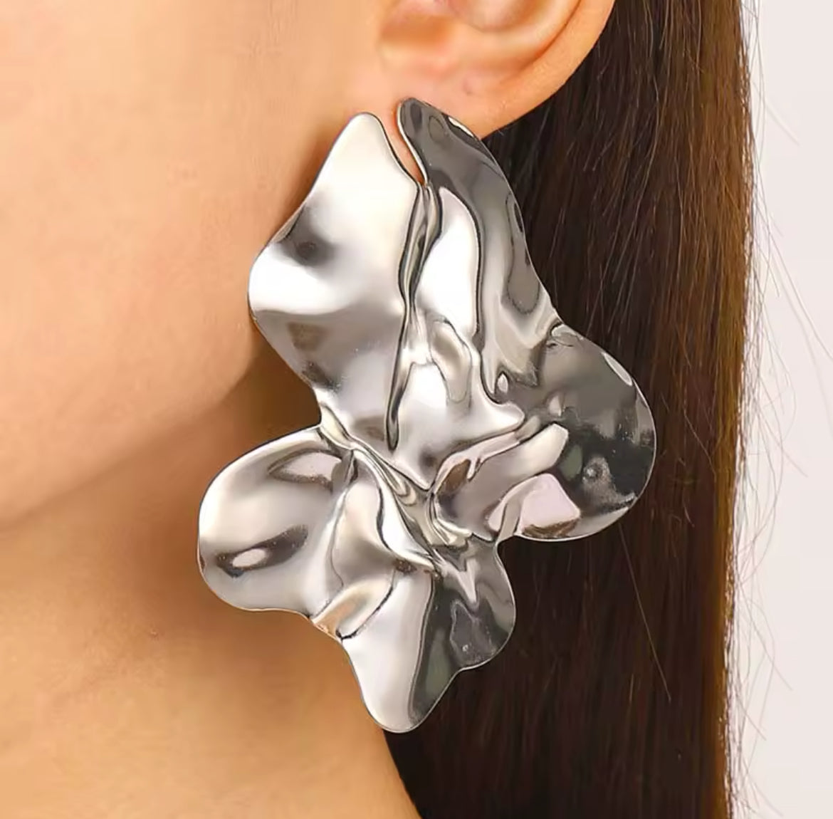 Sculpted Shine Studs