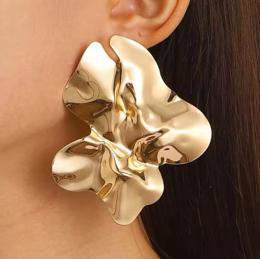 Sculpted Shine Studs